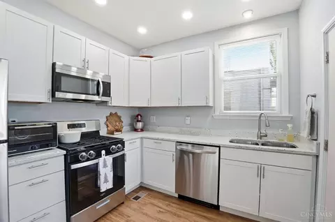 Kitchen - 4324 Normandy Ave, Cincinnati, OH 45227 photo 2 of 5