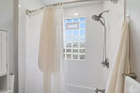 Bath - 4324 Normandy Ave, Cincinnati, OH 45227 photo 5 of 5