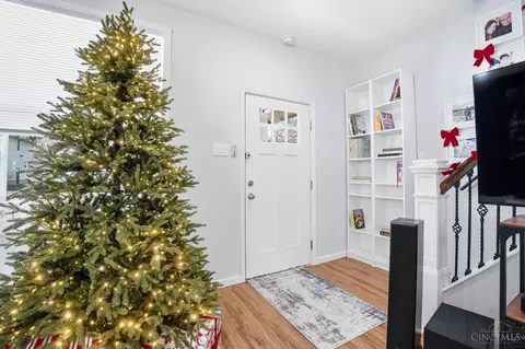 Entry Way - 4324 Normandy Ave, Cincinnati, OH 45227 photo 1 of 2