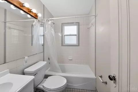 Bath - 4730 Prosperity Pl, Cincinnati, OH 45238 photo 2 of 2
