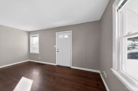 Living - 4730 Prosperity Pl, Cincinnati, OH 45238 photo 2 of 4