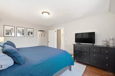 Bedroom - 3845 Indianview Ave, Mariemont, OH 45227 photo 3 of 7