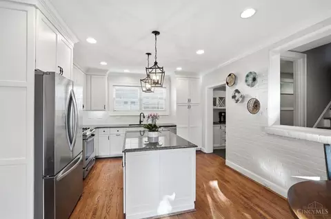 Kitchen - 3845 Indianview Ave, Mariemont, OH 45227 photo 3 of 8
