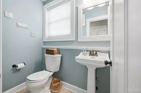 Bath - 3845 Indianview Ave, Mariemont, OH 45227 photo 1 of 6