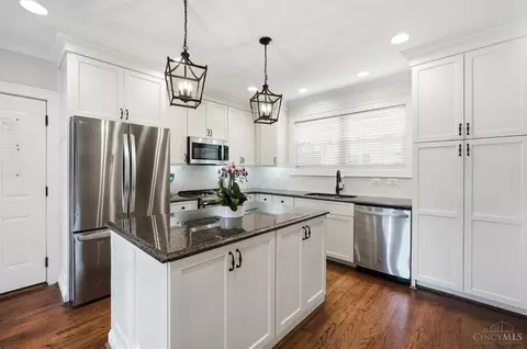 Kitchen - 3845 Indianview Ave, Mariemont, OH 45227 photo 4 of 8