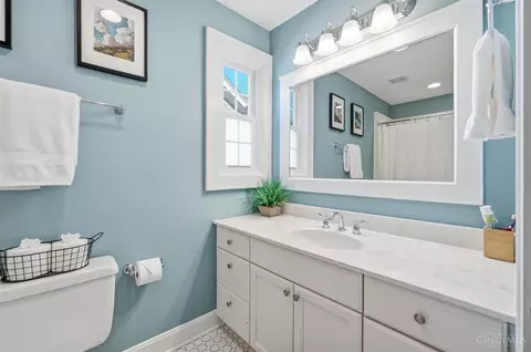 Bath - 3845 Indianview Ave, Mariemont, OH 45227 photo 5 of 6