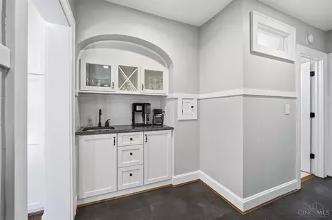 Entry Way - 3845 Indianview Ave, Mariemont, OH 45227 photo 2 of 4