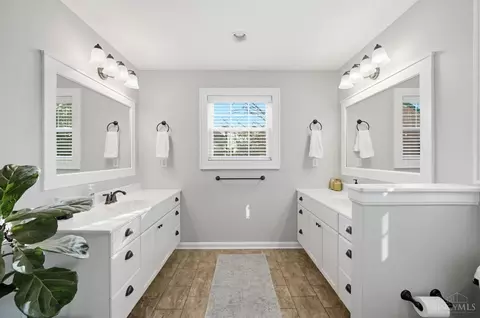 Bath - 3845 Indianview Ave, Mariemont, OH 45227 photo 3 of 6