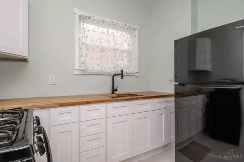 Kitchen - 1147 Olivia Ln, Cincinnati, OH 45238 photo 1 of 3