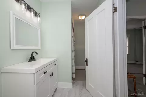 Bath - 1147 Olivia Ln, Cincinnati, OH 45238 photo 2 of 3
