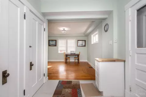 Entry Way - 1147 Olivia Ln, Cincinnati, OH 45238 photo 2 of 3