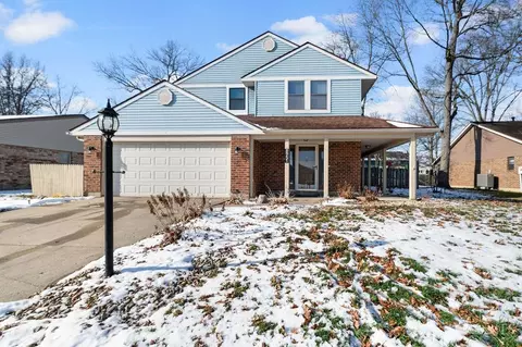 8951 Willowgate Ln, Huber Heights, OH 45424