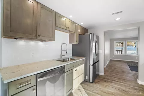 Kitchen - 5801 W Fork Rd, Cincinnati, OH 45247 photo 1 of 3