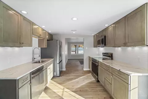 Entry Way - 5801 W Fork Rd, Cincinnati, OH 45247 photo 1 of 1