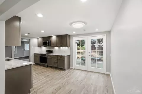 Kitchen - 5801 W Fork Rd, Cincinnati, OH 45247 photo 3 of 3