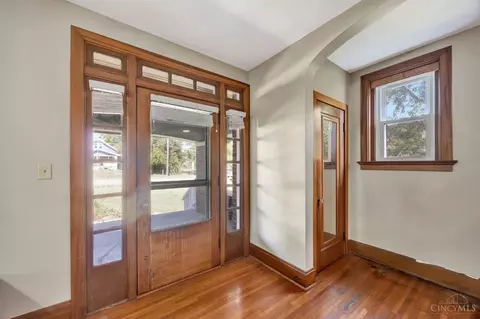 Entry Way - 1917 Springdale Rd, Cincinnati, OH 45231 photo 2 of 5