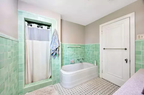 Bath - 1917 Springdale Rd, Cincinnati, OH 45231 photo 3 of 3