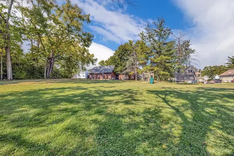 Exterior - 1917 Springdale Rd, Cincinnati, OH 45231 photo 7 of 17