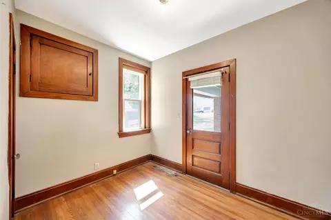 Entry Way - 1917 Springdale Rd, Cincinnati, OH 45231 photo 3 of 5