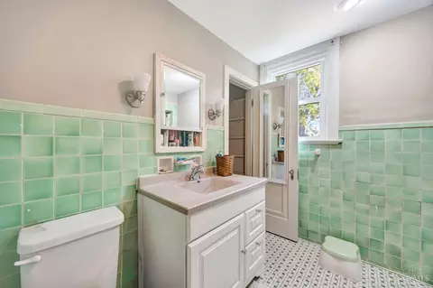 Bath - 1917 Springdale Rd, Cincinnati, OH 45231 photo 2 of 3