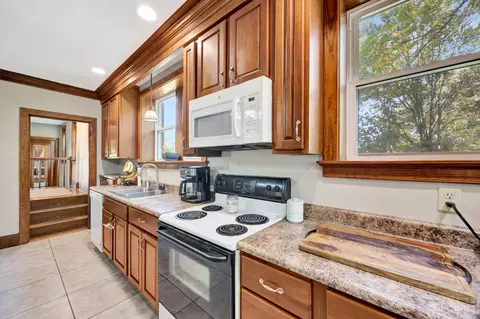 Kitchen - 1917 Springdale Rd, Cincinnati, OH 45231 photo 5 of 5