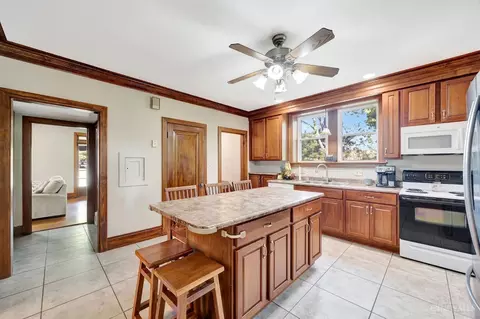 Kitchen - 1917 Springdale Rd, Cincinnati, OH 45231 photo 2 of 5