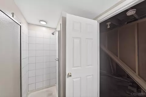 Bath - 1782 Ashbrook Dr, Cincinnati, OH 45238 photo 3 of 4