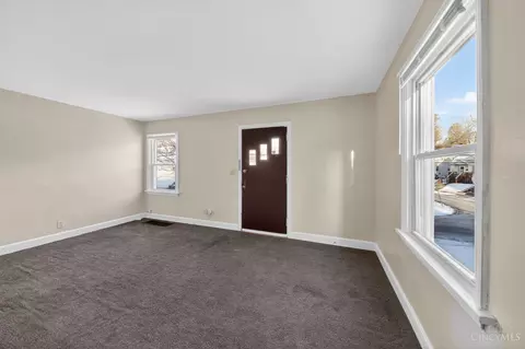 Living - 1782 Ashbrook Dr, Cincinnati, OH 45238 photo 2 of 3