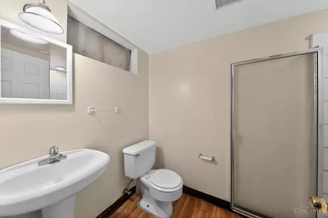 Bath - 1782 Ashbrook Dr, Cincinnati, OH 45238 photo 2 of 4