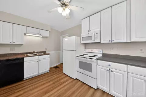 Kitchen - 1782 Ashbrook Dr, Cincinnati, OH 45238 photo 2 of 3