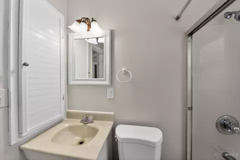 Bath - 1782 Ashbrook Dr, Cincinnati, OH 45238 photo 4 of 4