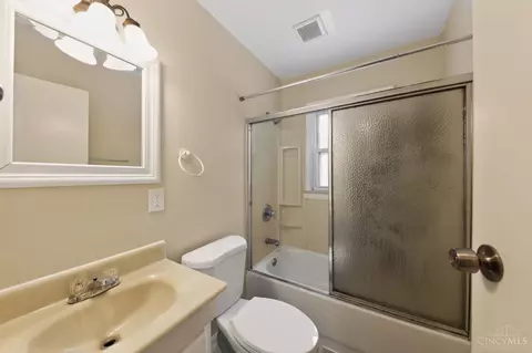 Bath - 1782 Ashbrook Dr, Cincinnati, OH 45238 photo 1 of 4