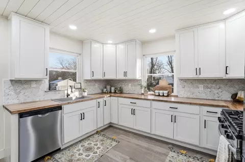 Kitchen - 1015 Mckelvey Rd, Cincinnati, OH 45231 photo 1 of 6