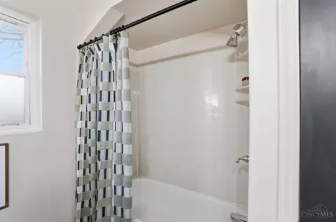 Bath - 1015 Mckelvey Rd, Cincinnati, OH 45231 photo 4 of 6