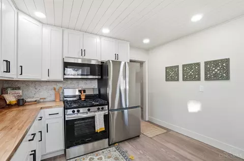 Kitchen - 1015 Mckelvey Rd, Cincinnati, OH 45231 photo 3 of 6