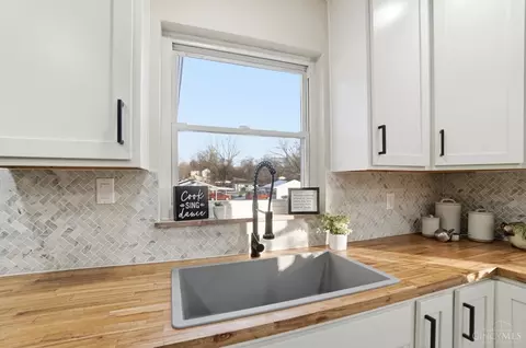 Kitchen - 1015 Mckelvey Rd, Cincinnati, OH 45231 photo 5 of 6