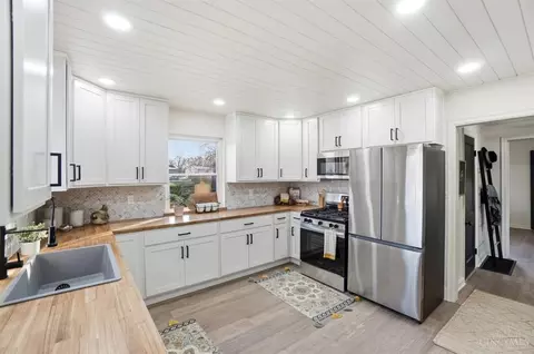 Kitchen - 1015 Mckelvey Rd, Cincinnati, OH 45231 photo 2 of 6