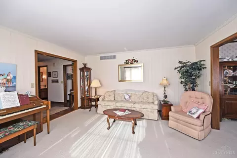 Living - 1500 Madison Ave, Mount Healthy, OH 45231 photo 2 of 7