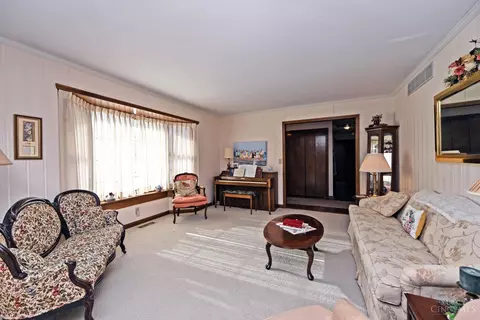 Living - 1500 Madison Ave, Mount Healthy, OH 45231 photo 3 of 7