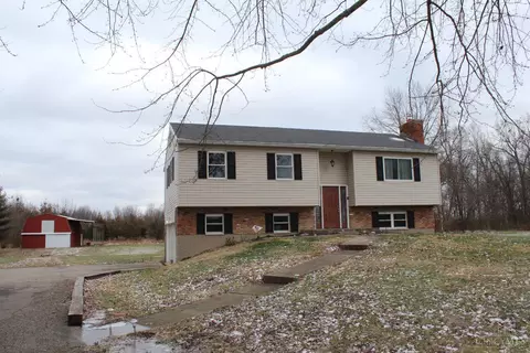 Exterior - 7334 Templin Rd, Blanchester, OH 45107 photo 2 of 3
