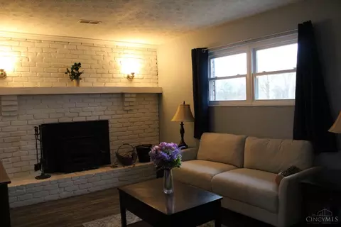 Living - 7334 Templin Rd, Blanchester, OH 45107 photo 3 of 4