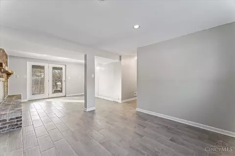 Living - 2267 Magdalena Dr, Cincinnati, OH 45231 photo 3 of 4