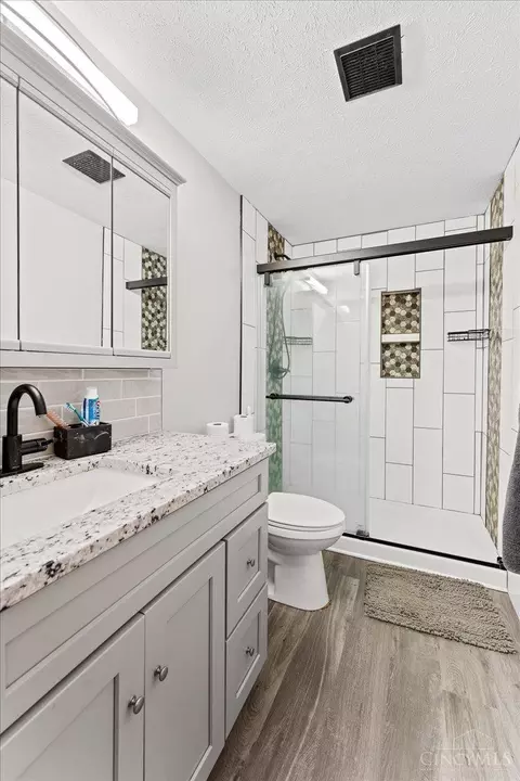 Bath - 2267 Magdalena Dr, Cincinnati, OH 45231 photo 1 of 2