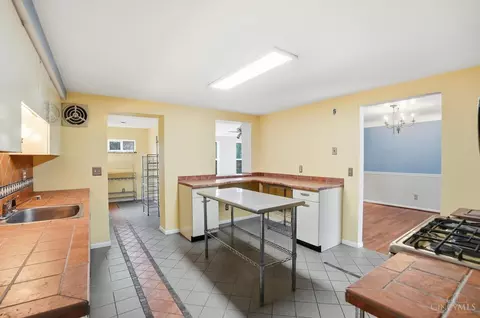 Kitchen - 941 Springbrook Dr, Cincinnati, OH 45224 photo 2 of 5