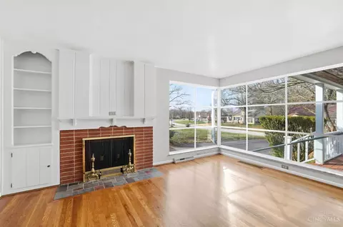 Living - 941 Springbrook Dr, Cincinnati, OH 45224 photo 2 of 6