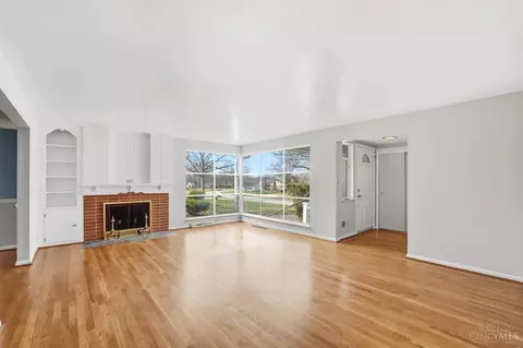 Living - 941 Springbrook Dr, Cincinnati, OH 45224 photo 4 of 6