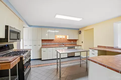 Kitchen - 941 Springbrook Dr, Cincinnati, OH 45224 photo 1 of 5