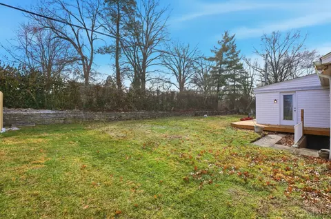 Exterior - 941 Springbrook Dr, Cincinnati, OH 45224 photo 6 of 16