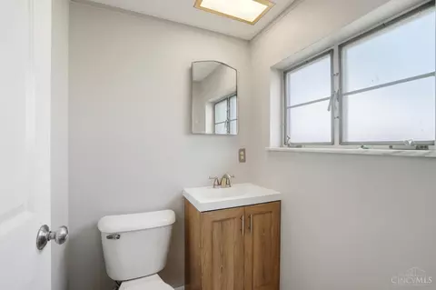 Bath - 941 Springbrook Dr, Cincinnati, OH 45224 photo 1 of 2