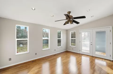 Living - 941 Springbrook Dr, Cincinnati, OH 45224 photo 6 of 6